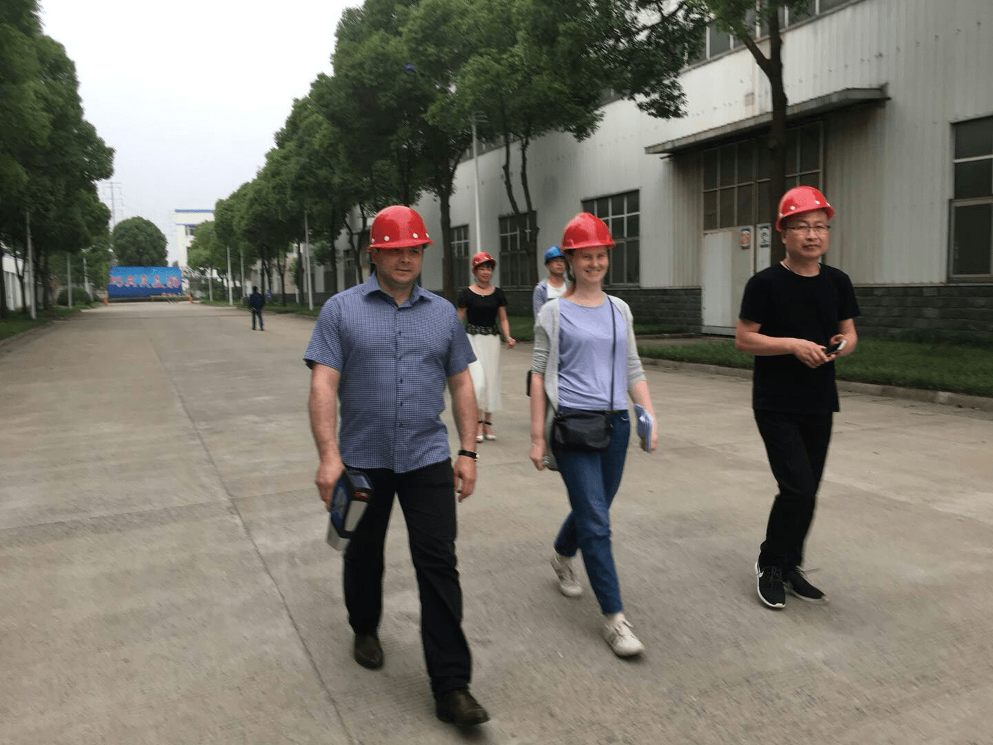 六一兒童節剛過,江蘇江河就迎來了俄羅斯客戶來訪